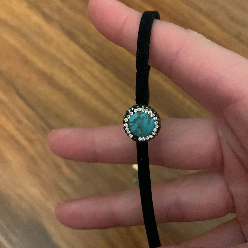 Choker - Picture 4 of 4